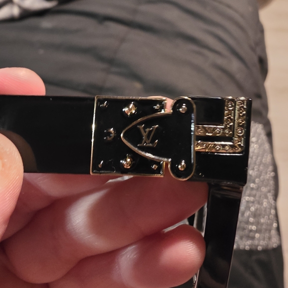 USED...Louis Vuitton Glossy Black Oversized Glasses With Gold Accents - Picture 4 of 9